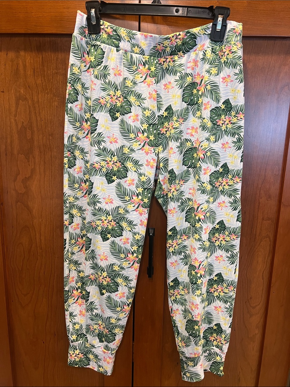 Tommy Bahama Floral & Leaf Sleepwear bottoms Pastel Tropical Print Medium